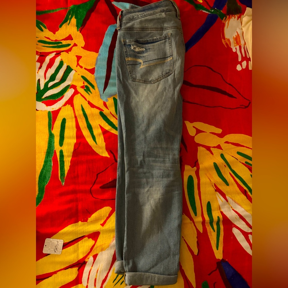 American Eagle Distressed jeans